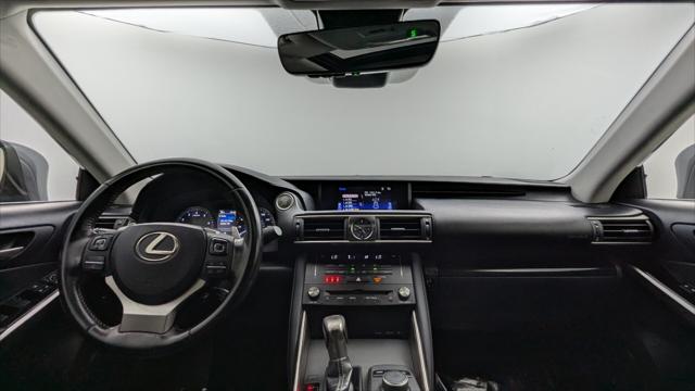 2018 Lexus IS 300 Image 17 of 33