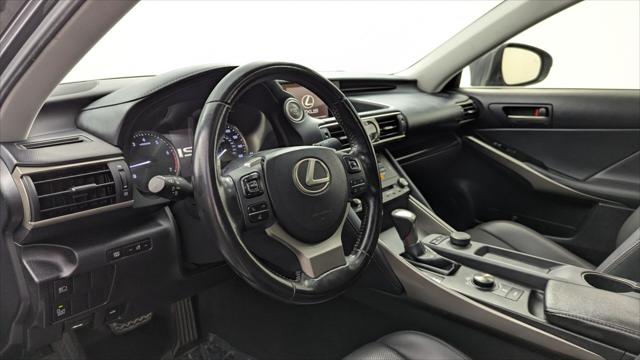 2018 Lexus IS 300 Image 18 of 33