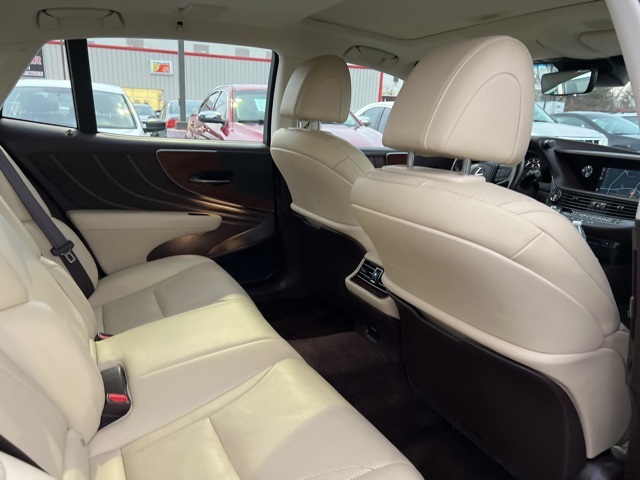Vehicle image 15 of 27