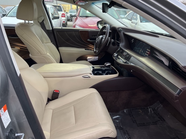 Vehicle image 19 of 27