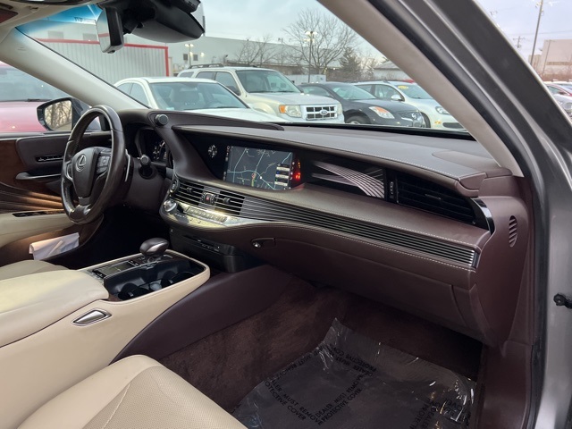 Vehicle image 18 of 27