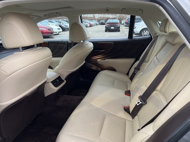 Vehicle image 13 of 27