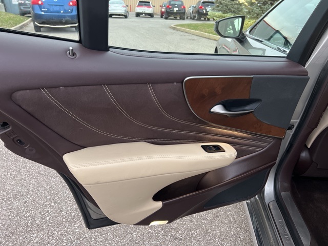 Vehicle image 14 of 27