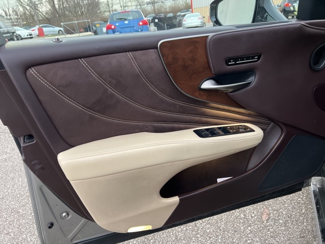 Vehicle image 11 of 27