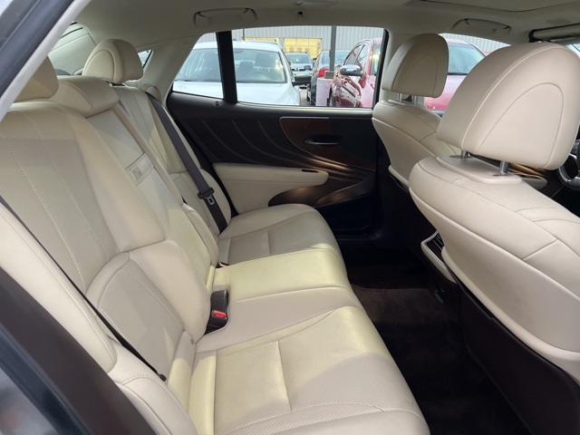 Vehicle image 16 of 27