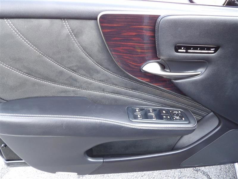 2018 Lexus LS Image 18 of 25