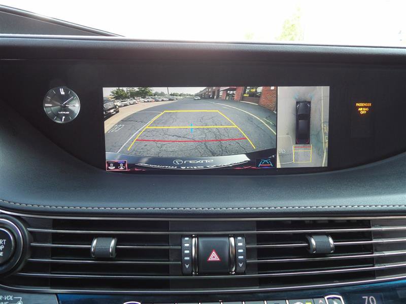 2018 Lexus LS Image 15 of 25