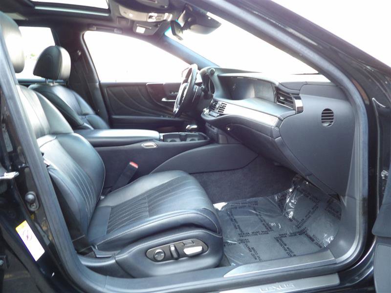 2018 Lexus LS Image 12 of 25
