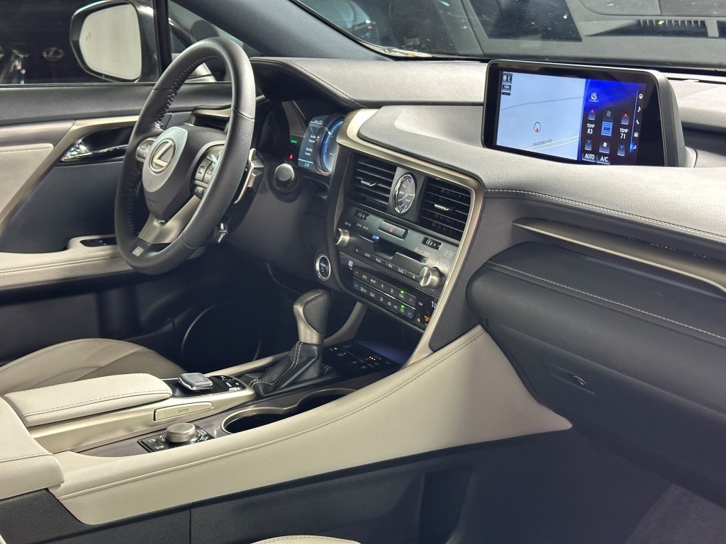 Vehicle image 11 of 33