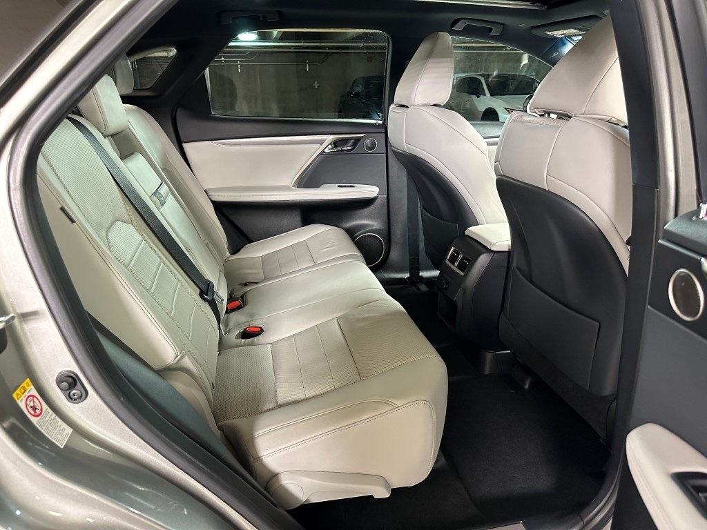 Vehicle image 13 of 33