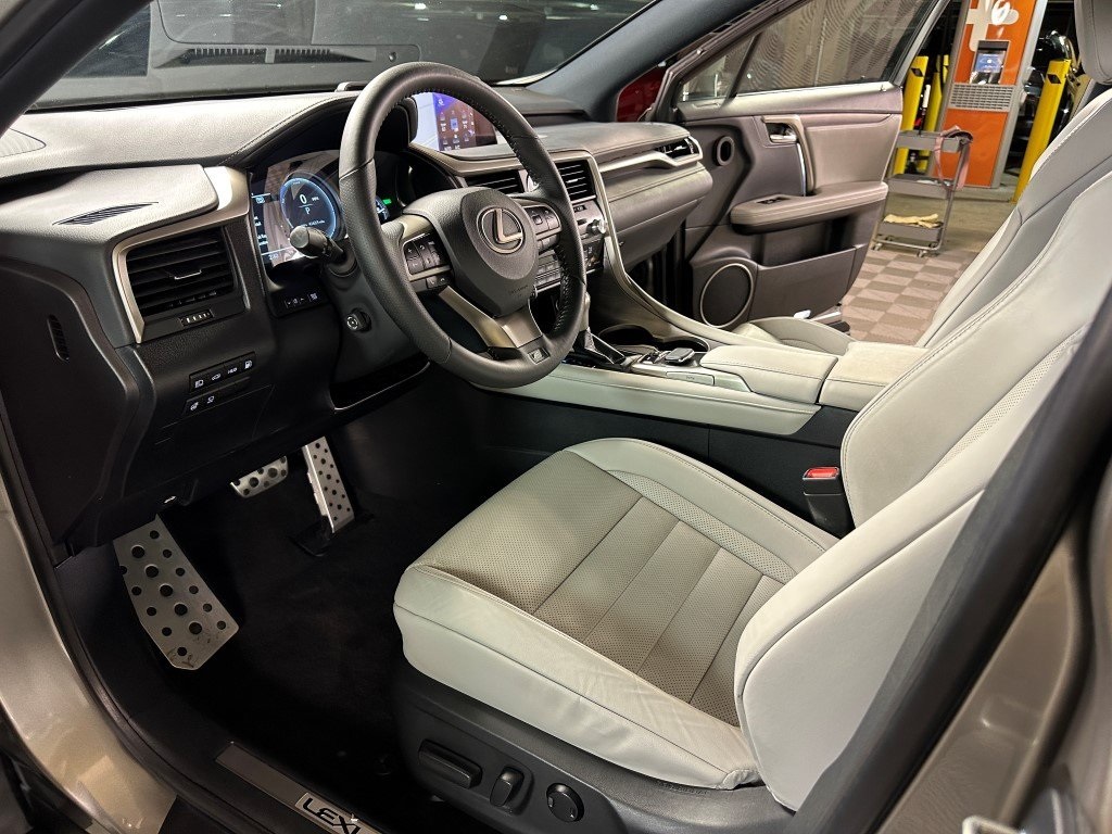 Vehicle image 26 of 33