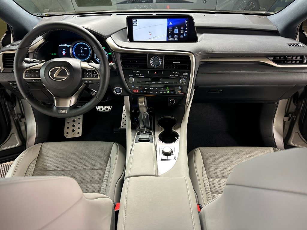 Vehicle image 17 of 33
