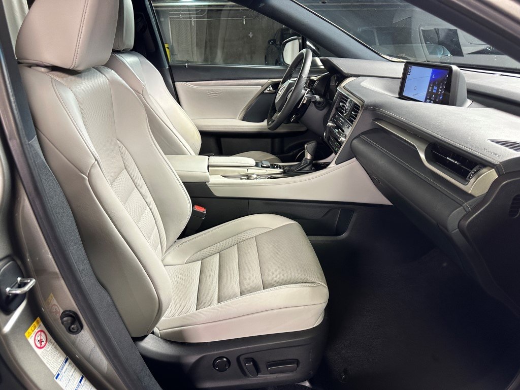 Vehicle image 10 of 33