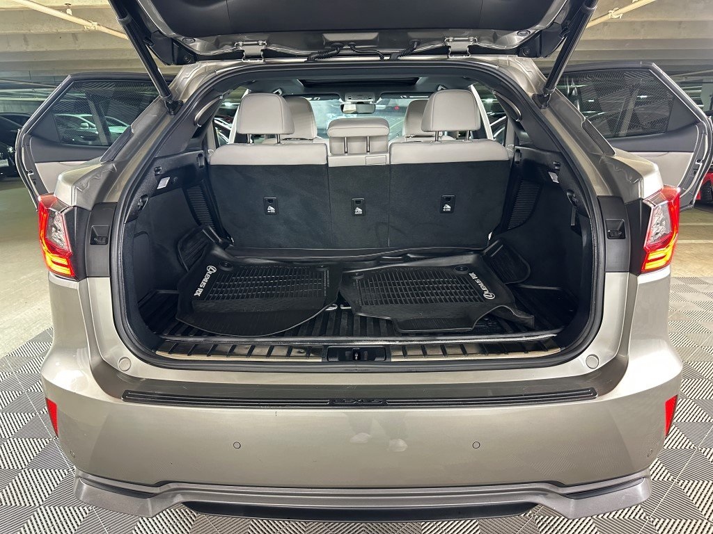 Vehicle image 15 of 33