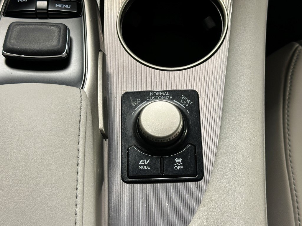 Vehicle image 24 of 33