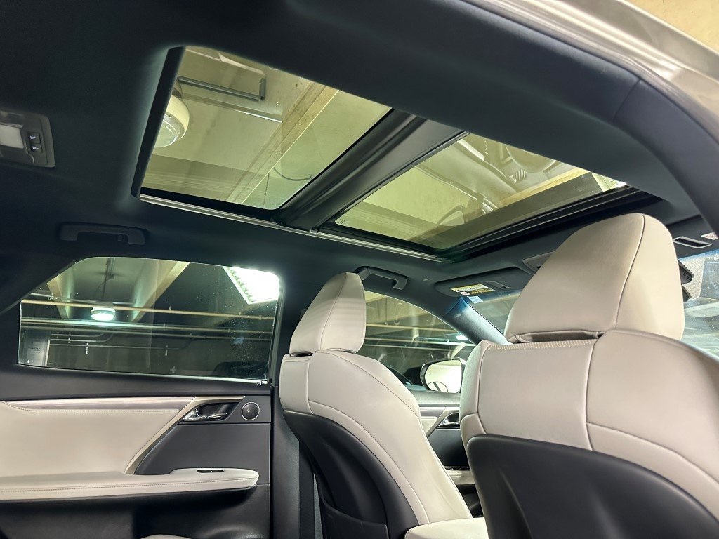 Vehicle image 14 of 33