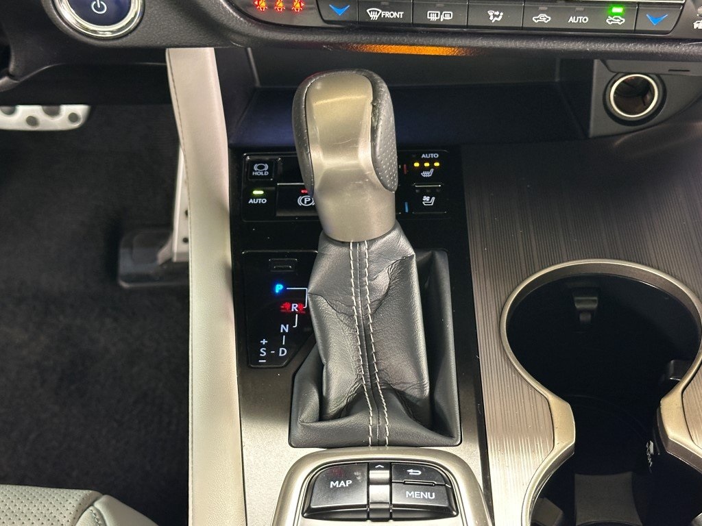 Vehicle image 23 of 33