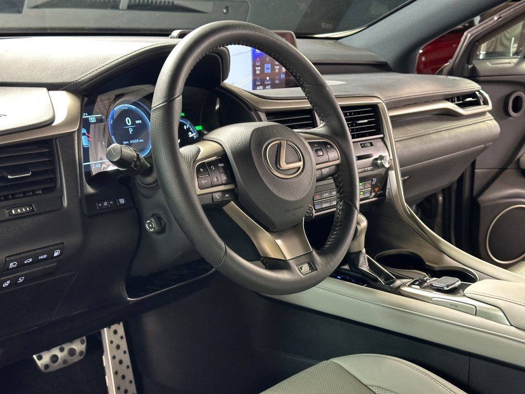 Vehicle image 27 of 33
