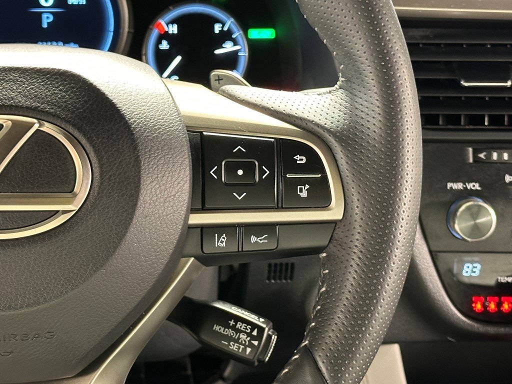 Vehicle image 21 of 33