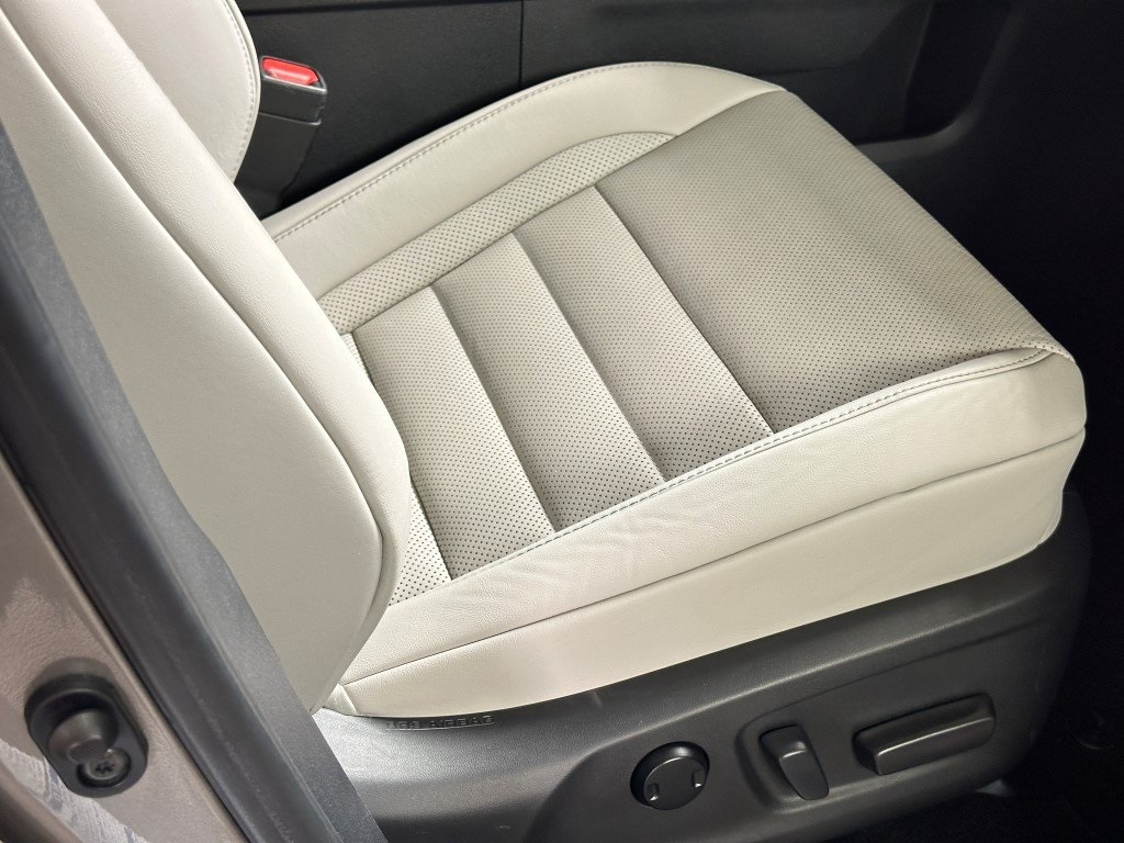 Vehicle image 12 of 33
