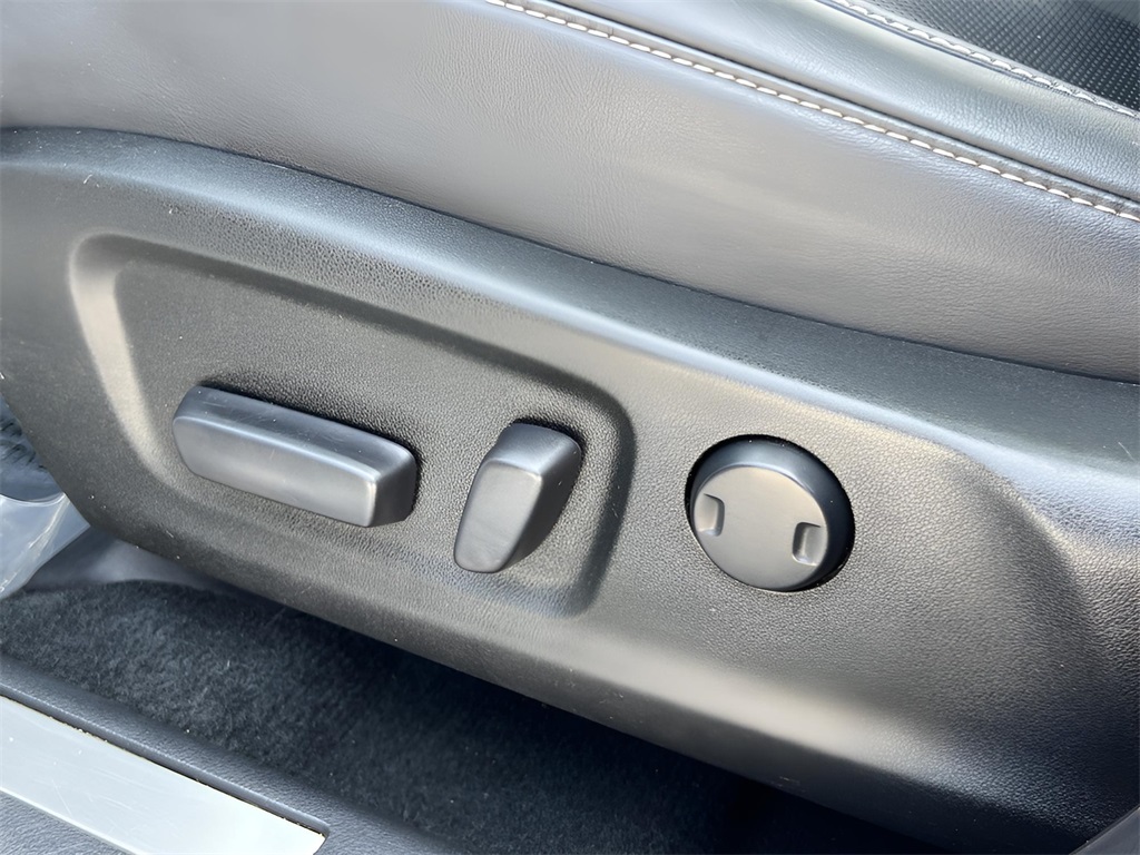 Vehicle image 29 of 44