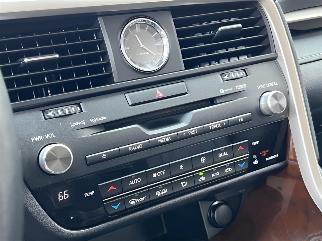Vehicle image 23 of 44