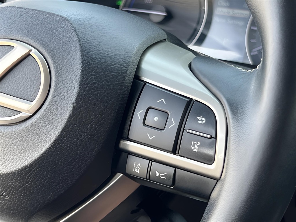 Vehicle image 40 of 44