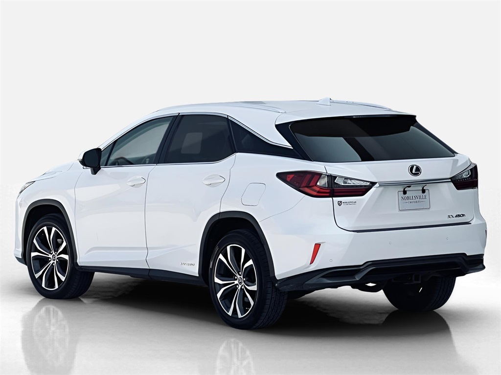 Vehicle image 8 of 44