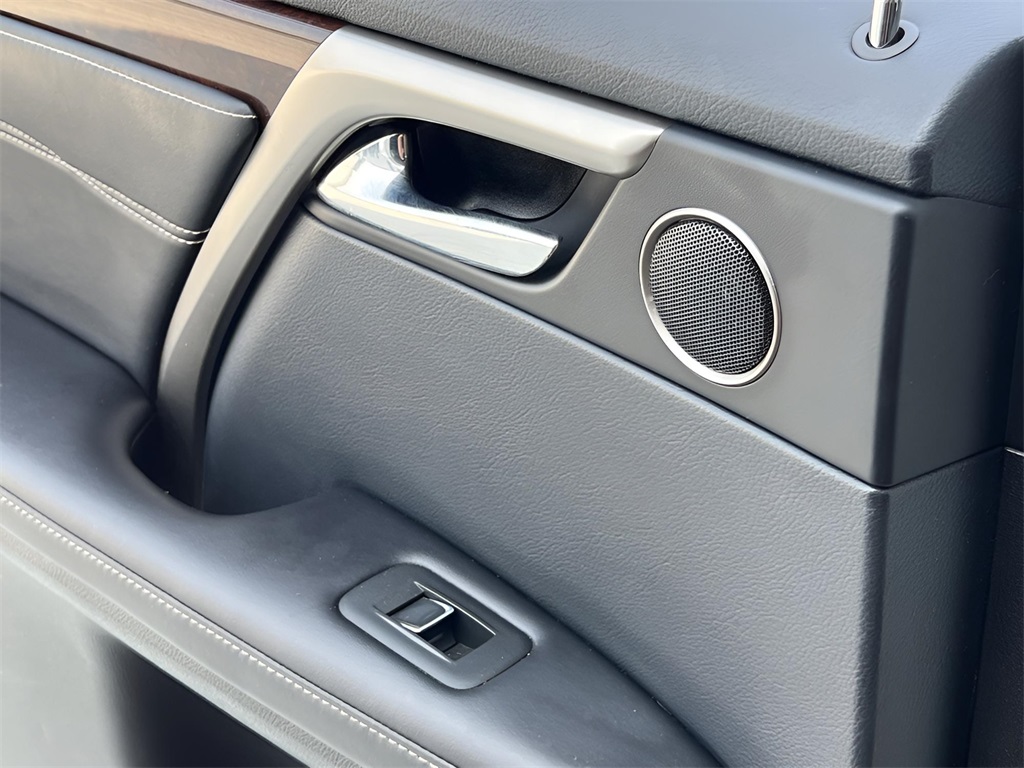 Vehicle image 43 of 44
