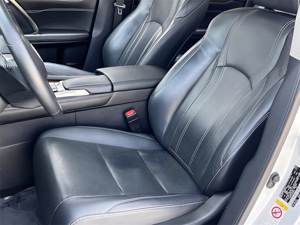Vehicle image 16 of 44