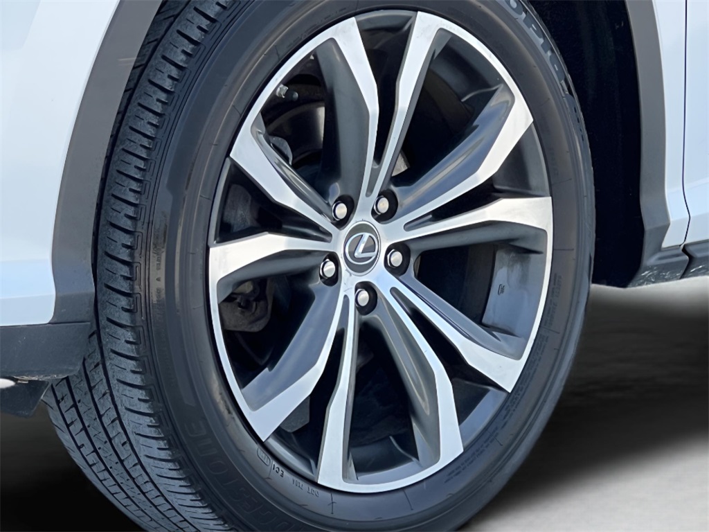 Vehicle image 10 of 44