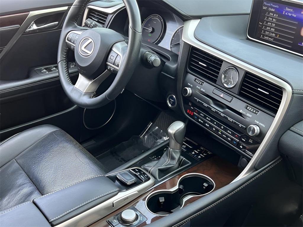 Vehicle image 27 of 44