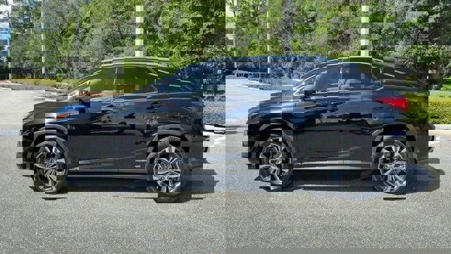 Vehicle image 10 of 30