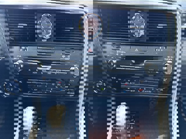 Vehicle image 23 of 30