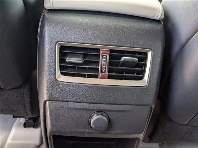 Vehicle image 18 of 26