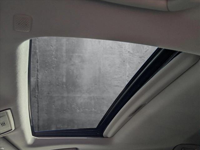 Vehicle image 16 of 26