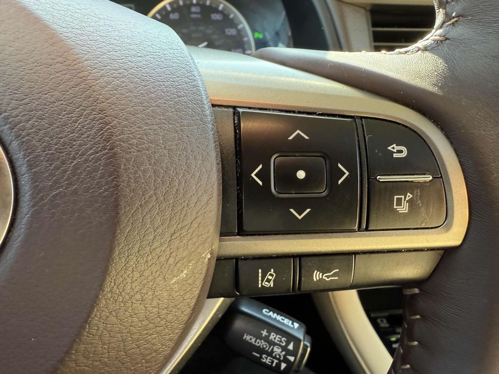 Vehicle image 22 of 33