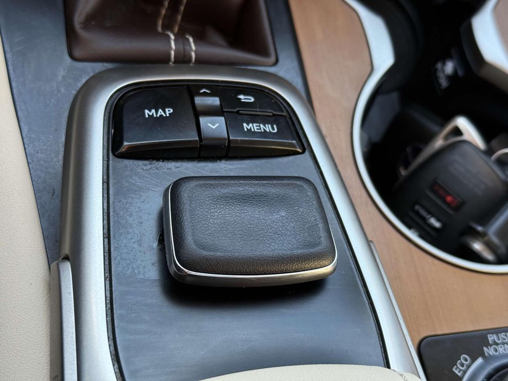 Vehicle image 25 of 33