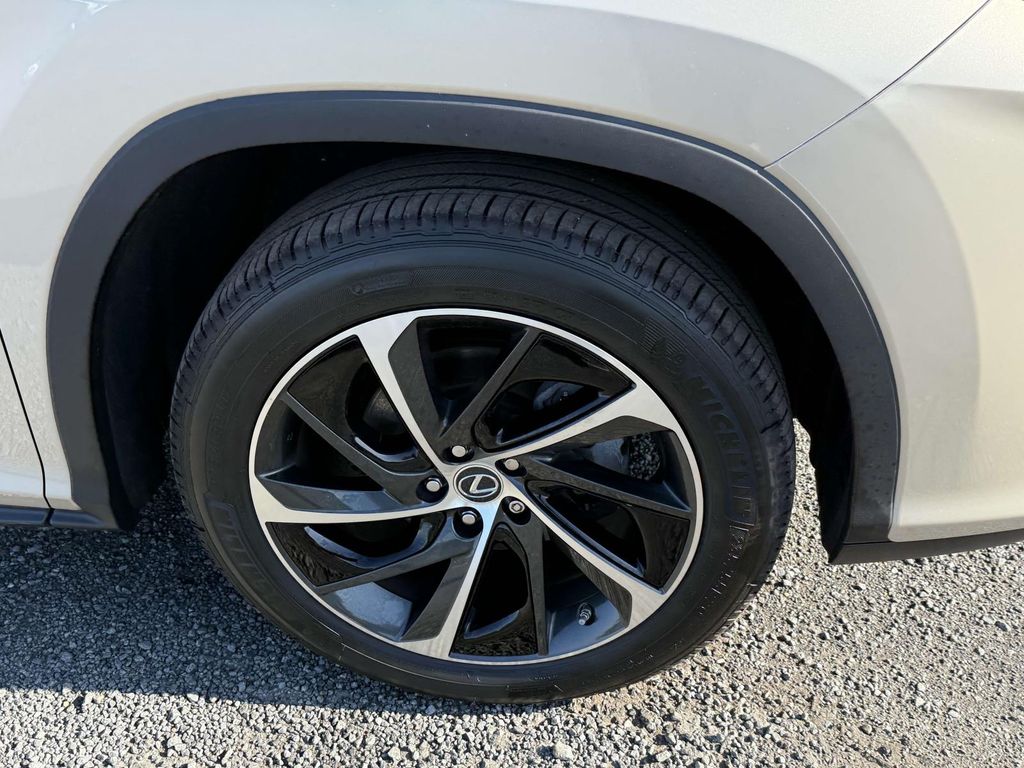 Vehicle image 7 of 33