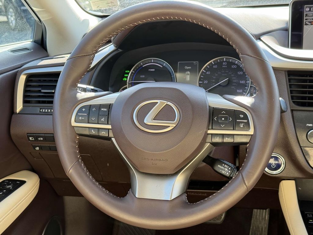 Vehicle image 9 of 33
