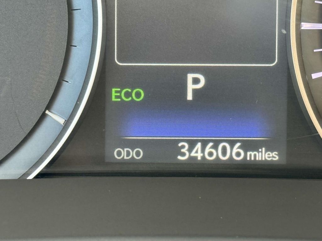 Vehicle image 32 of 33