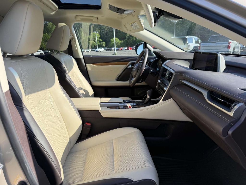 Vehicle image 13 of 33