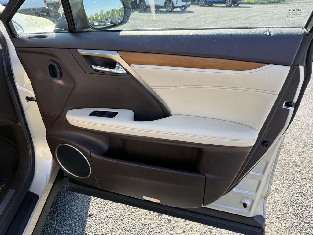 Vehicle image 12 of 33
