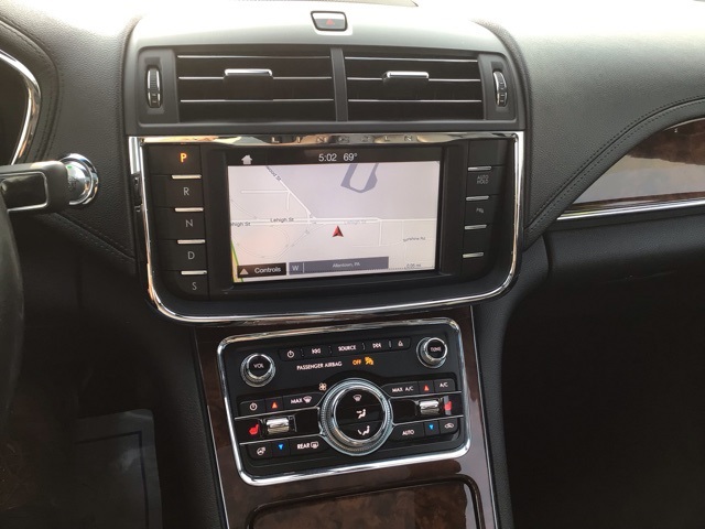 2018 Lincoln Continental Select Image 12 of 22