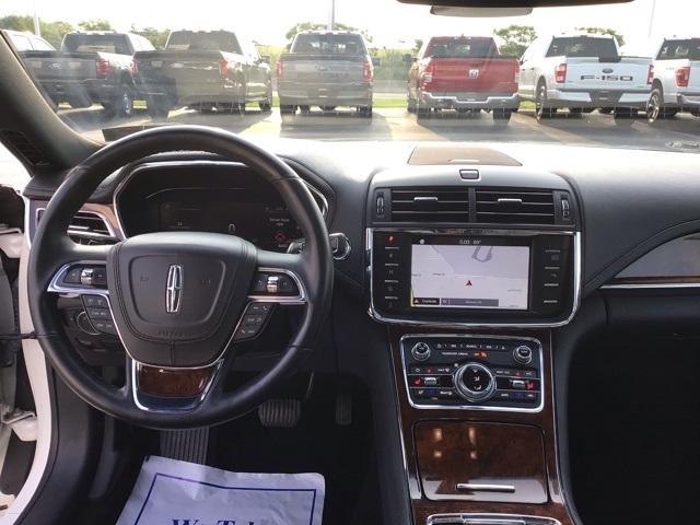 2018 Lincoln Continental Select Image 9 of 22