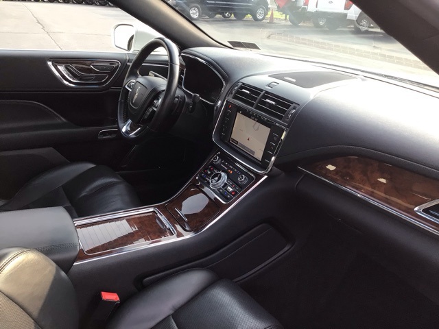 2018 Lincoln Continental Select Image 10 of 22