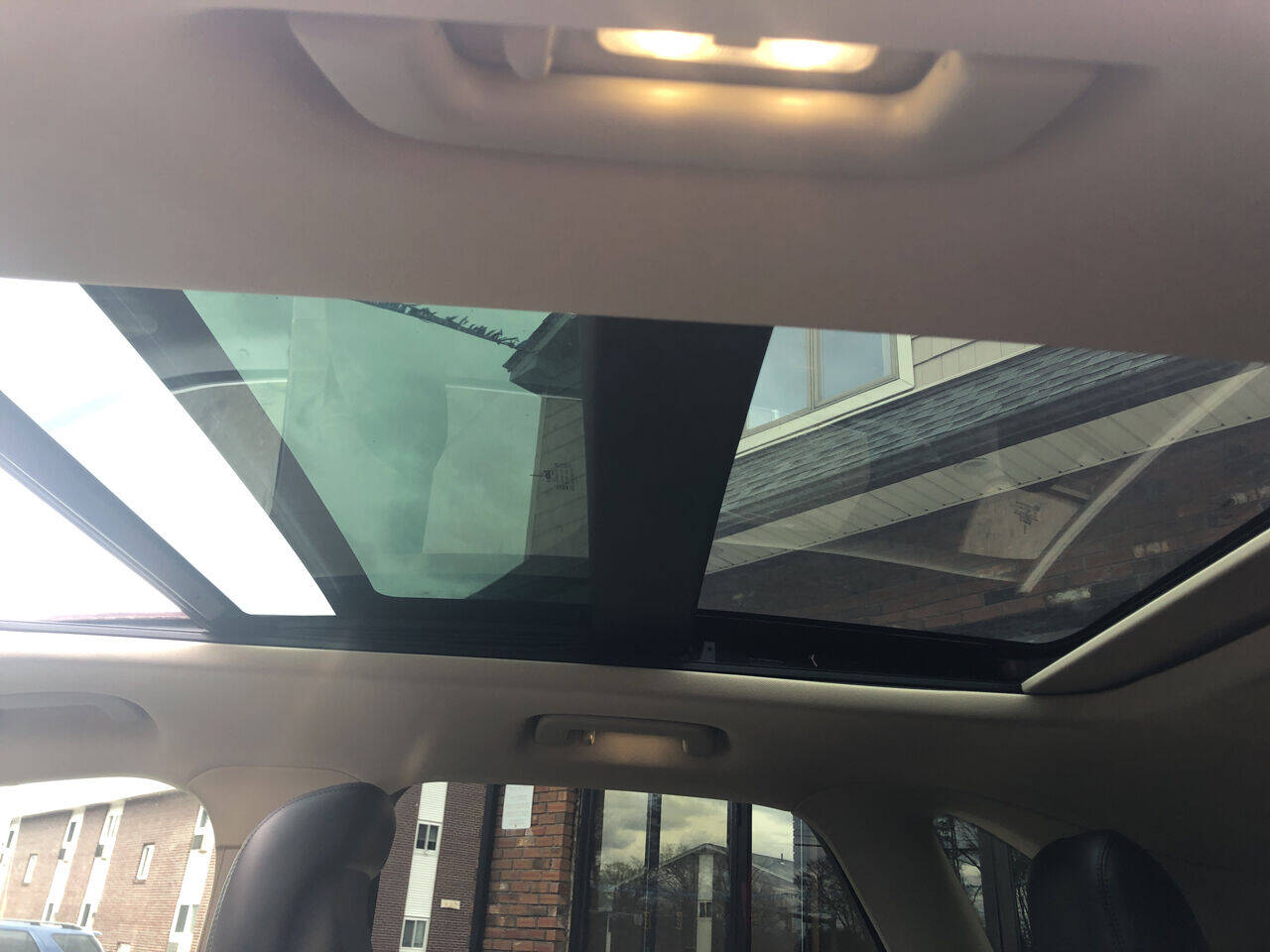 Vehicle image 32 of 46
