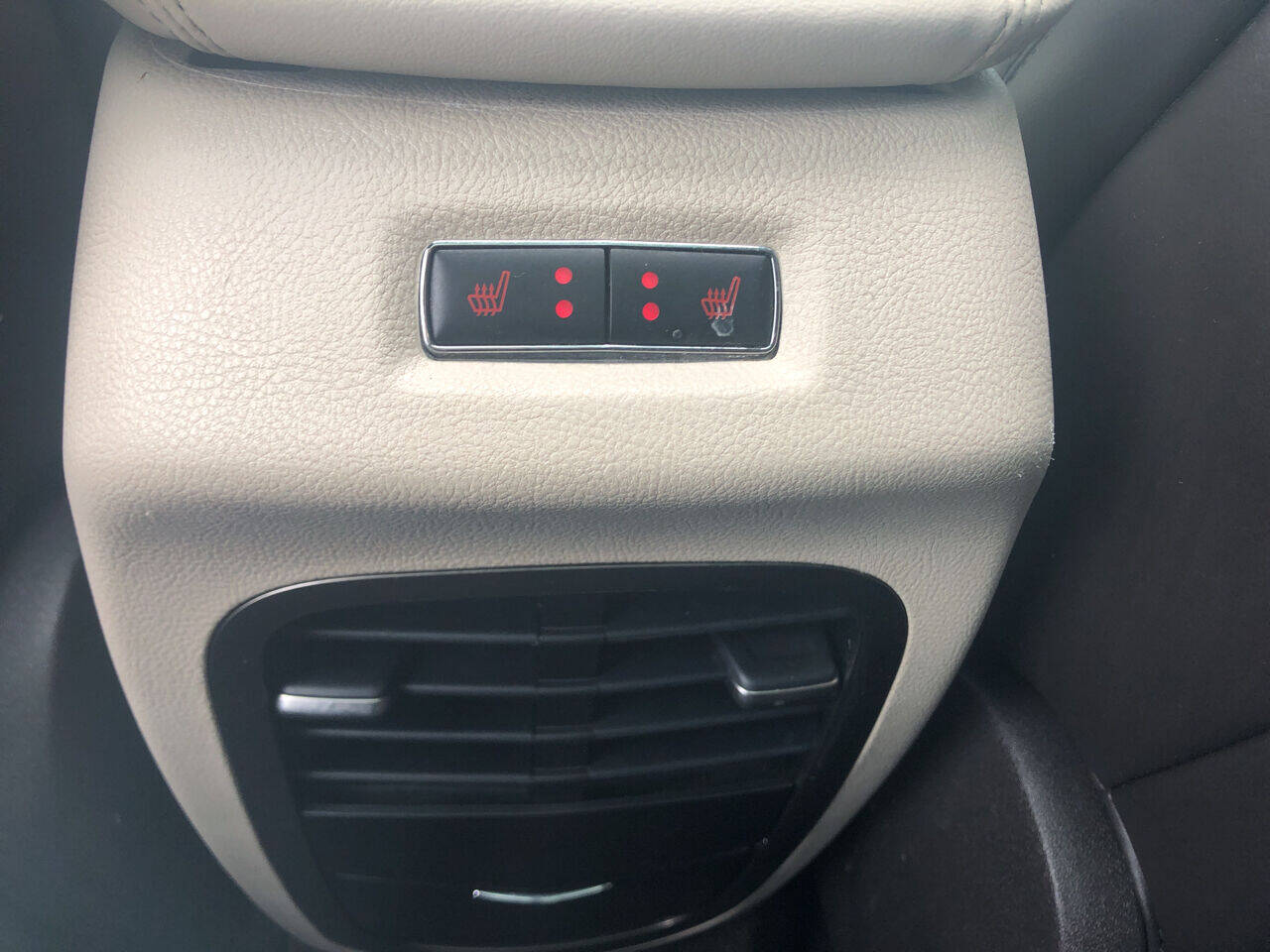 Vehicle image 33 of 46