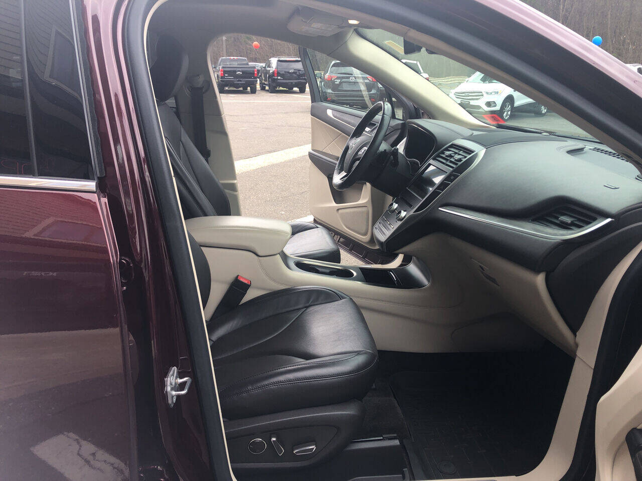 Vehicle image 28 of 46