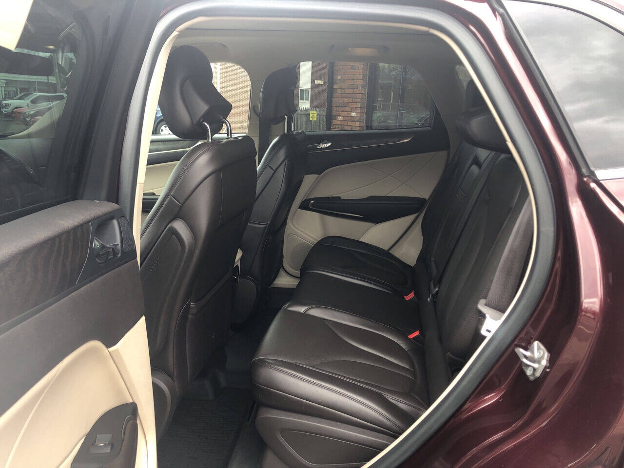Vehicle image 27 of 46